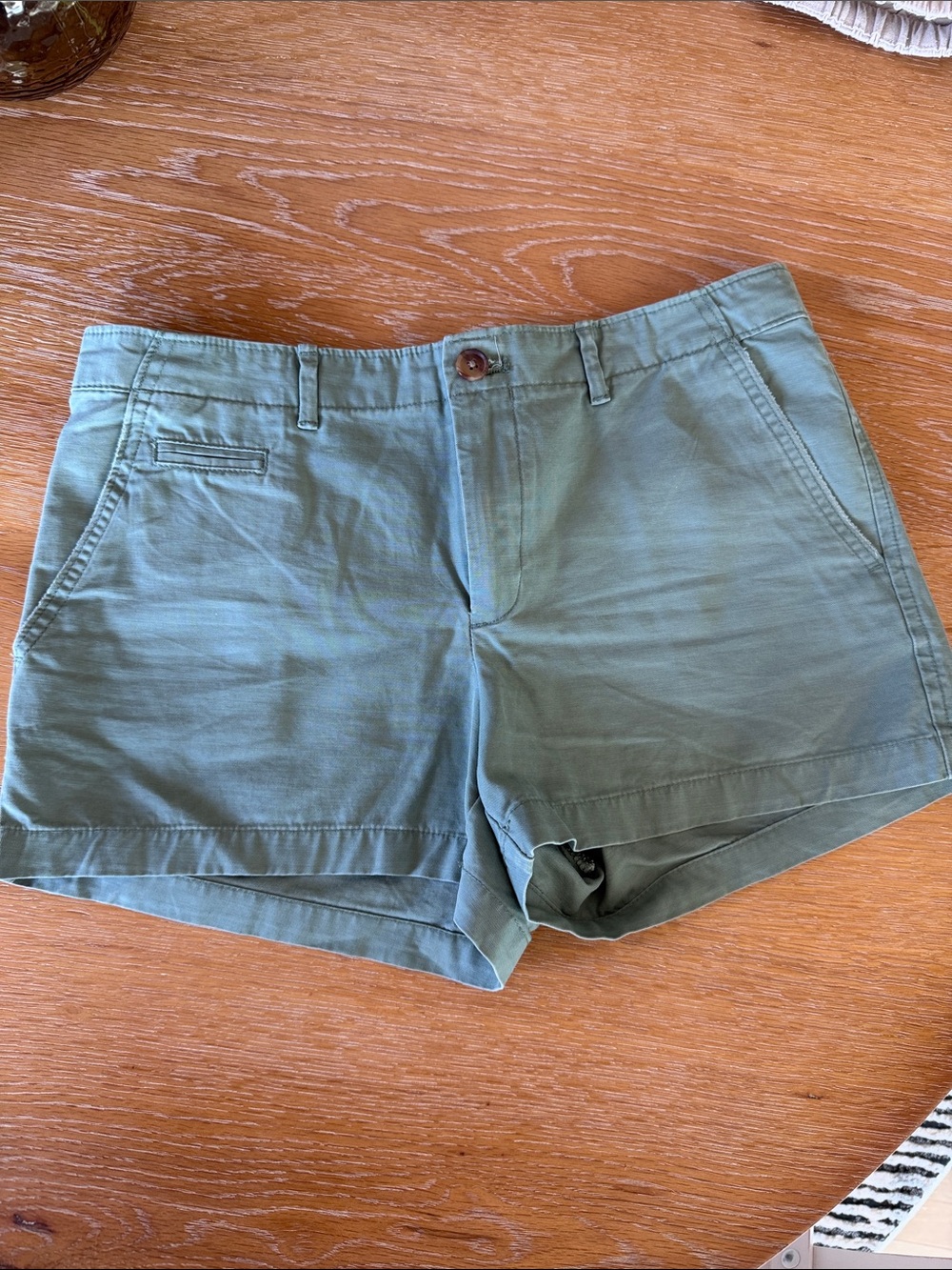 Gap shorts in sage green size 2R